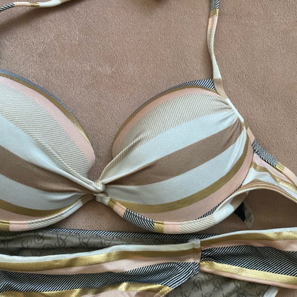 VS Bikini - Picture 2 of 6